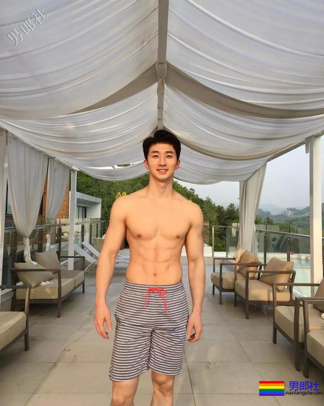 又白又奶的肌肉小狼狗，被这波硬照帅到血崩！ - 51虹马