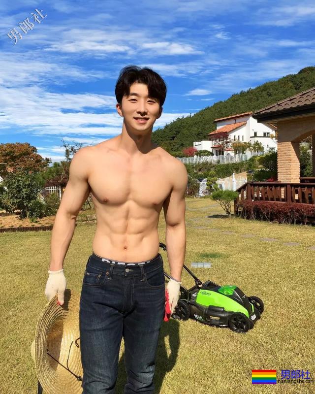 又白又奶的肌肉小狼狗，被这波硬照帅到血崩！ - 51虹马