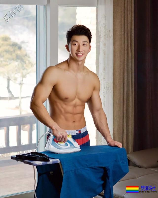 又白又奶的肌肉小狼狗，被这波硬照帅到血崩！ - 51虹马