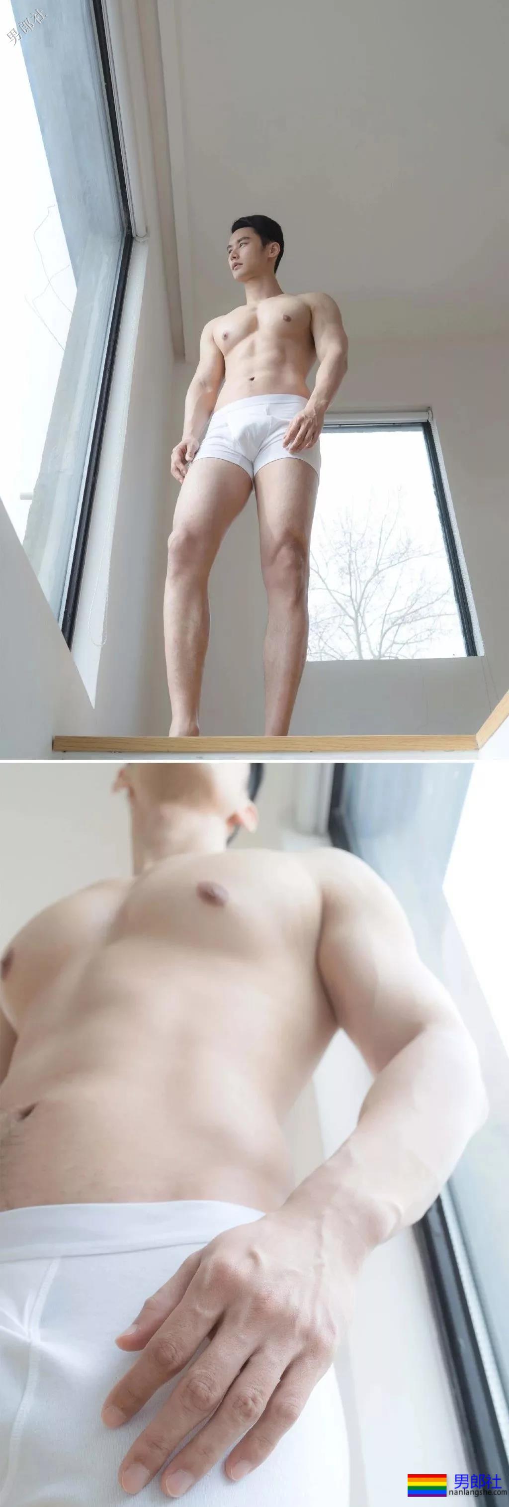 井盖队长又有新硬照，但我关注点竟然是他？ - 51虹马