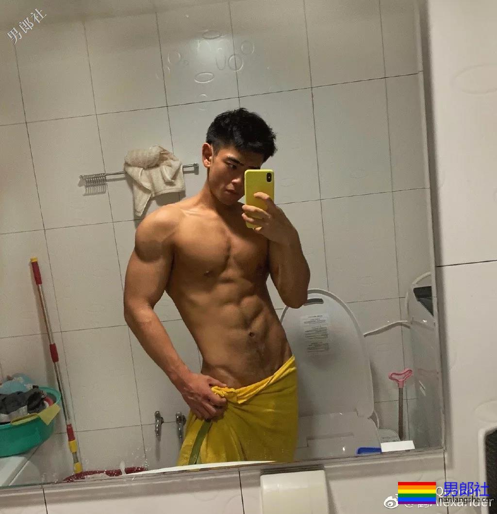 井盖队长又有新硬照,但我关注点竟然是他? - 51虹马 井盖队长又有新硬照,但我关注点竟然是他? - 51虹马