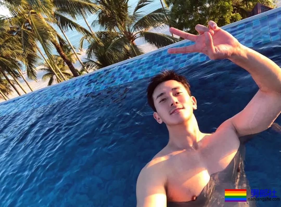 名媛男模公开“陪游”服务，还卖原味内衣！-51虹马