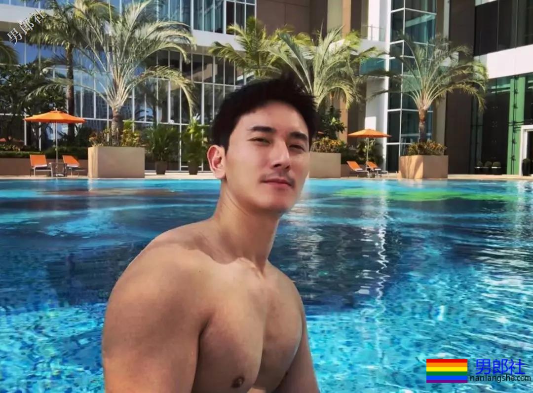 名媛男模公开“陪游”服务，还卖原味内衣！ - 51虹马