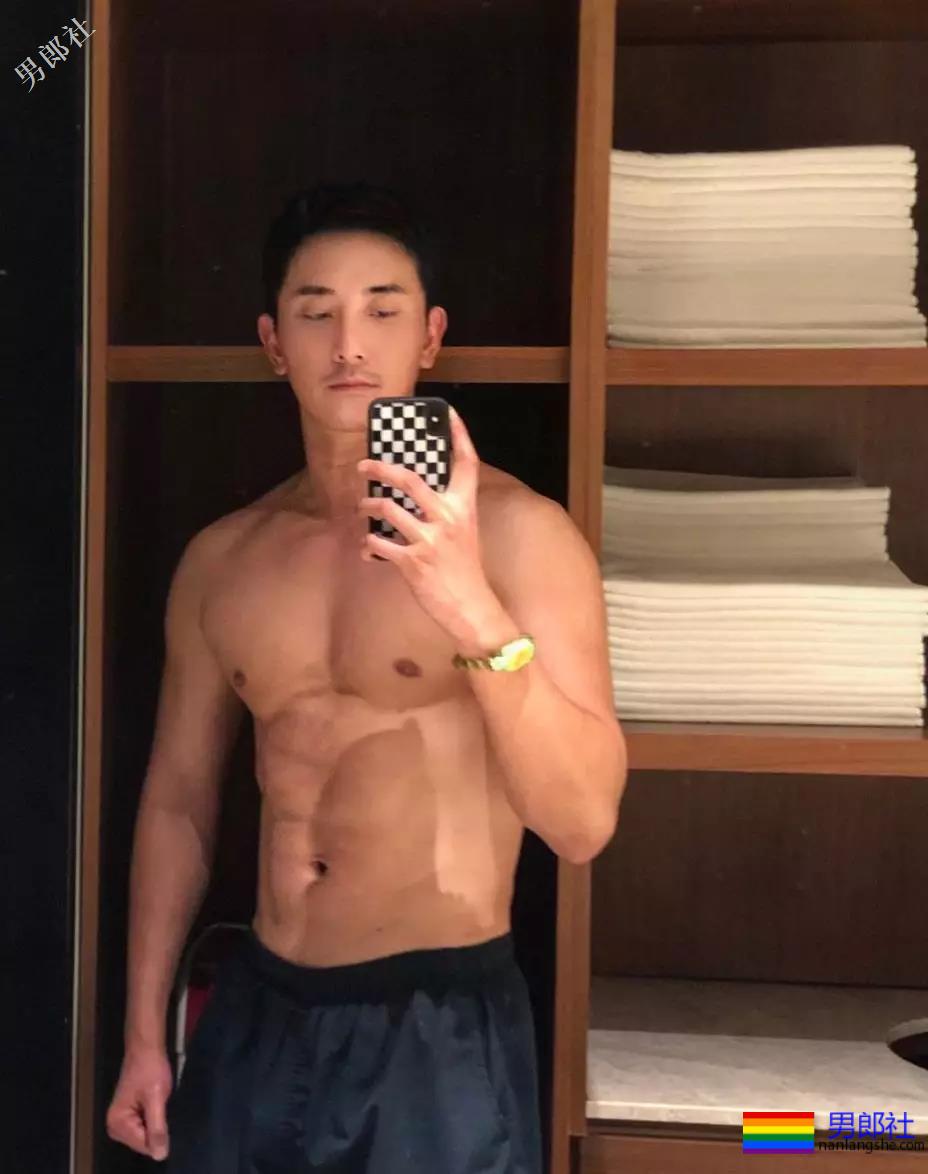 名媛男模公开“陪游”服务，还卖原味内衣！ - 51虹马