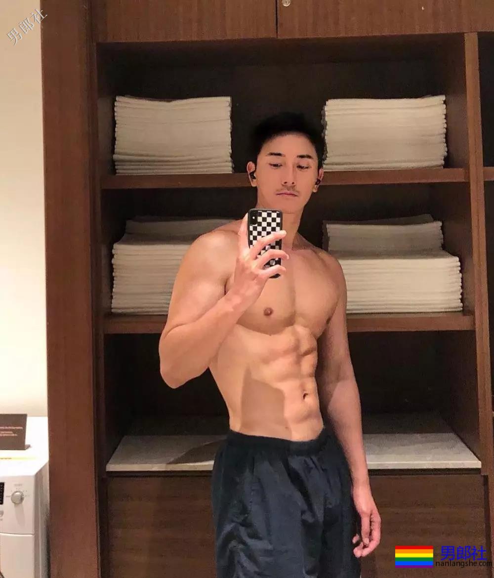 名媛男模公开“陪游”服务，还卖原味内衣！ - 51虹马