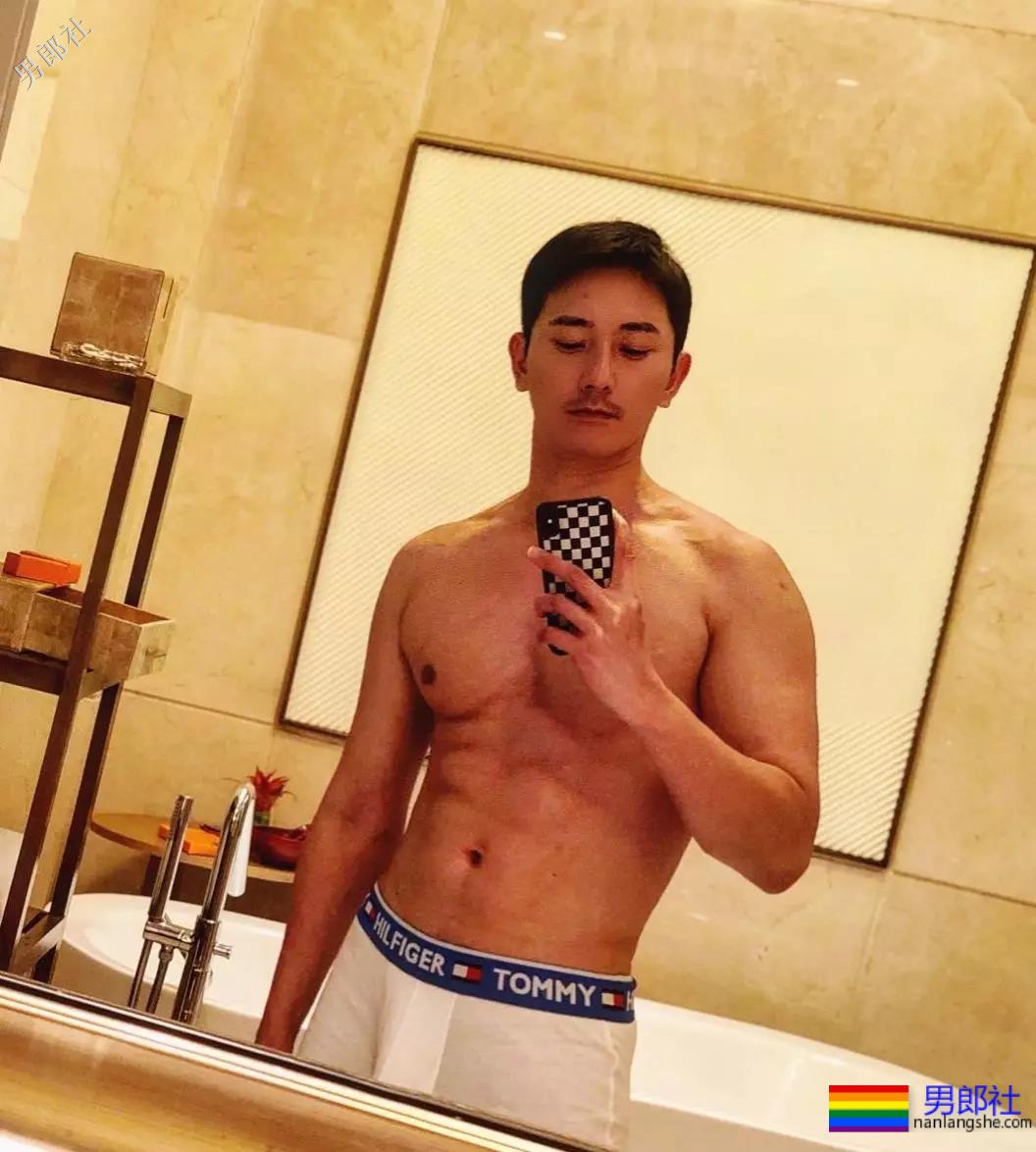 名媛男模公开“陪游”服务，还卖原味内衣！ - 51虹马