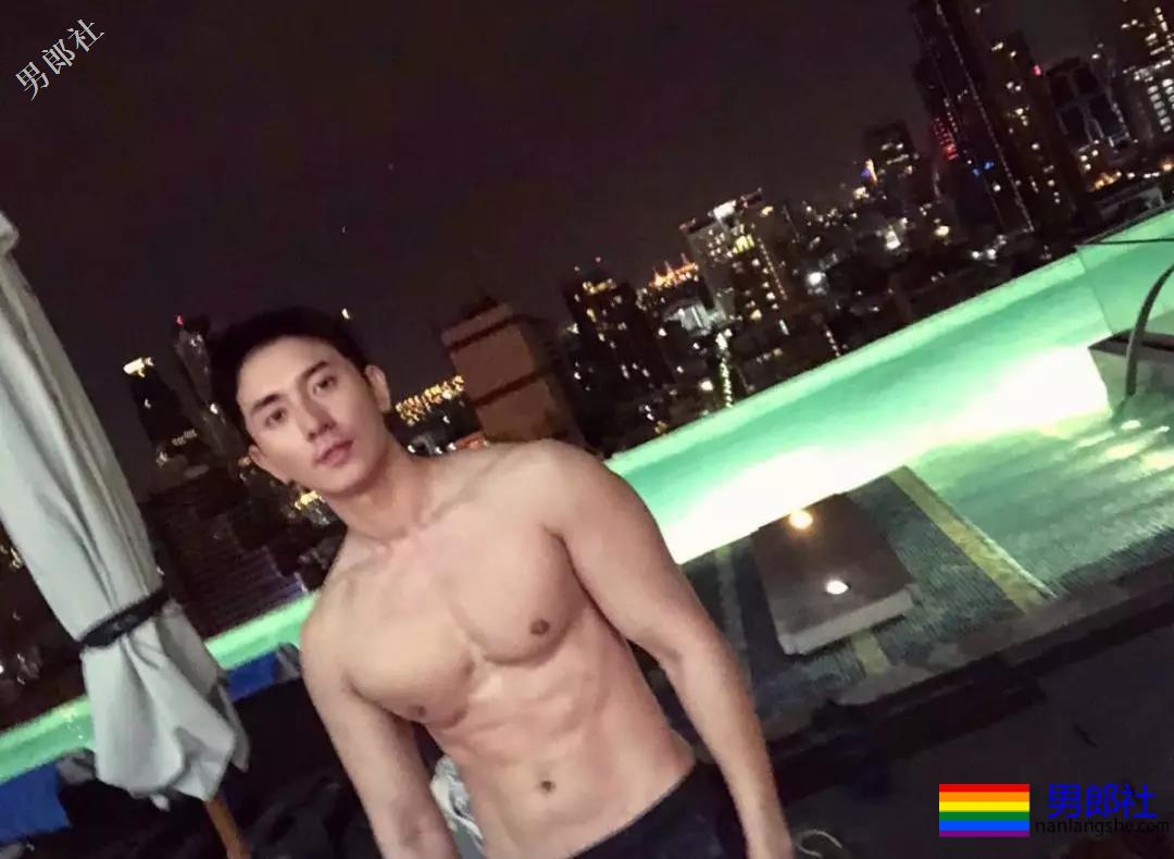 名媛男模公开“陪游”服务，还卖原味内衣！ - 51虹马