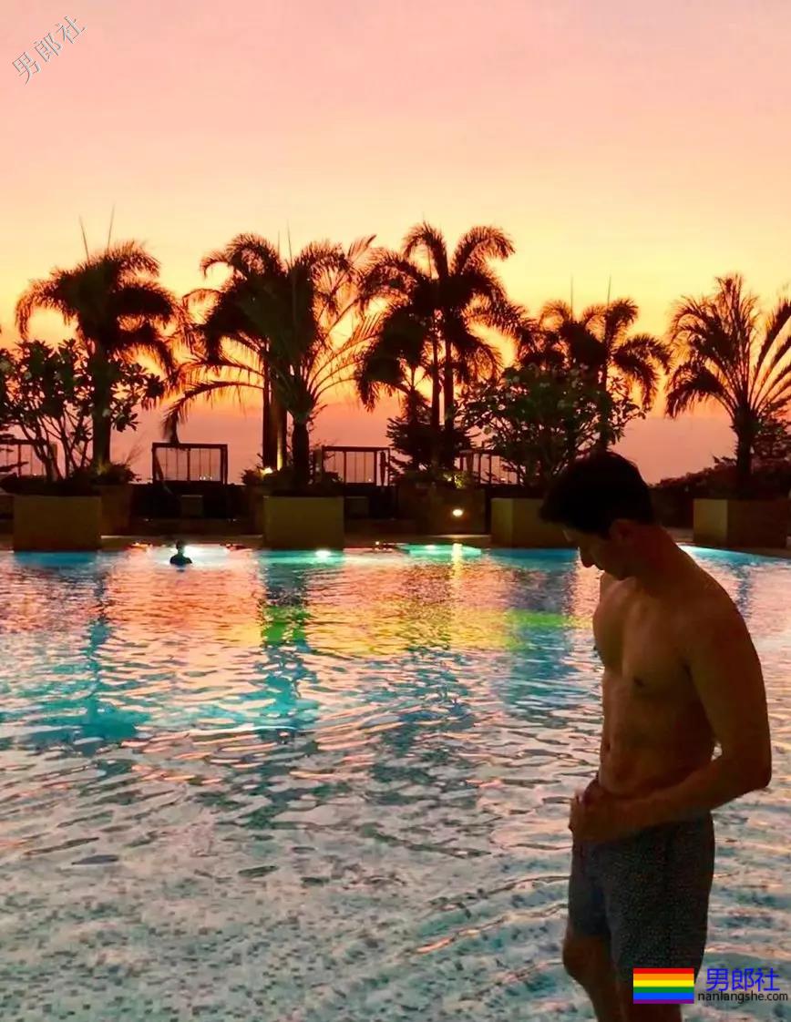 名媛男模公开“陪游”服务，还卖原味内衣！ - 51虹马