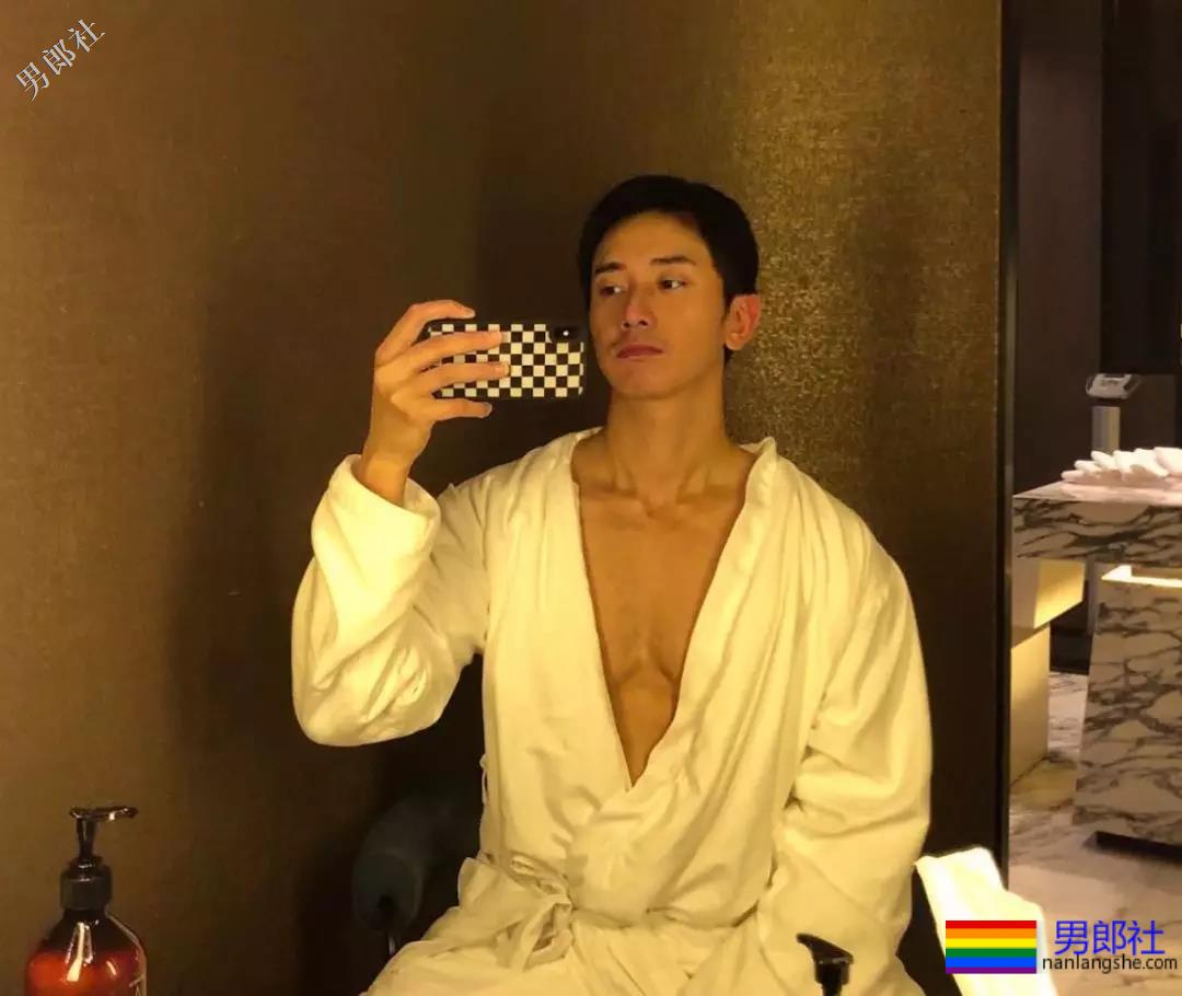 名媛男模公开“陪游”服务，还卖原味内衣！ - 51虹马