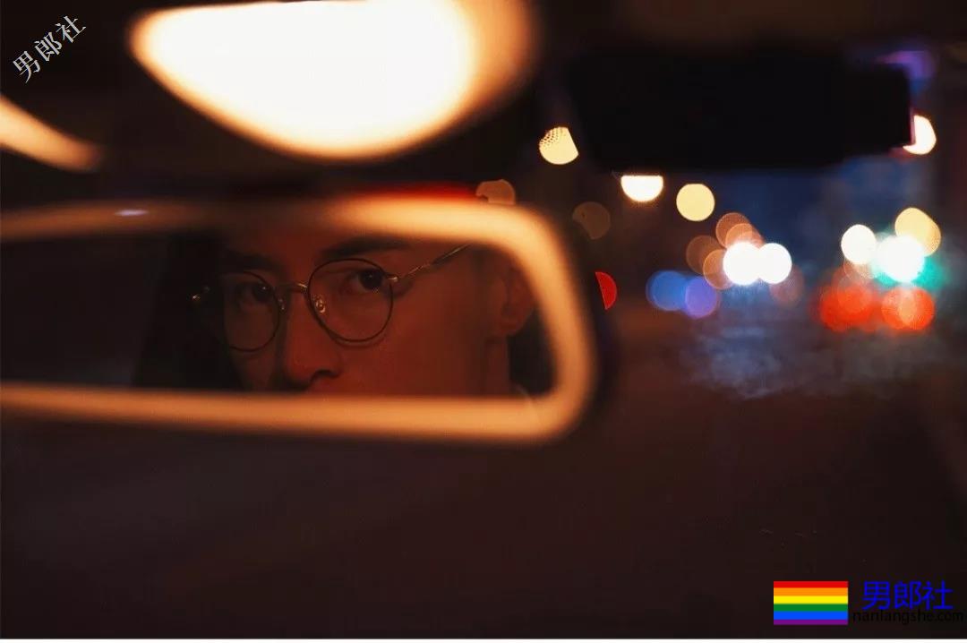 抓拍KTV偶遇的正装痞子大胸肌肉男，拔掉正装现榨汁机公狗腰！ - 51虹马