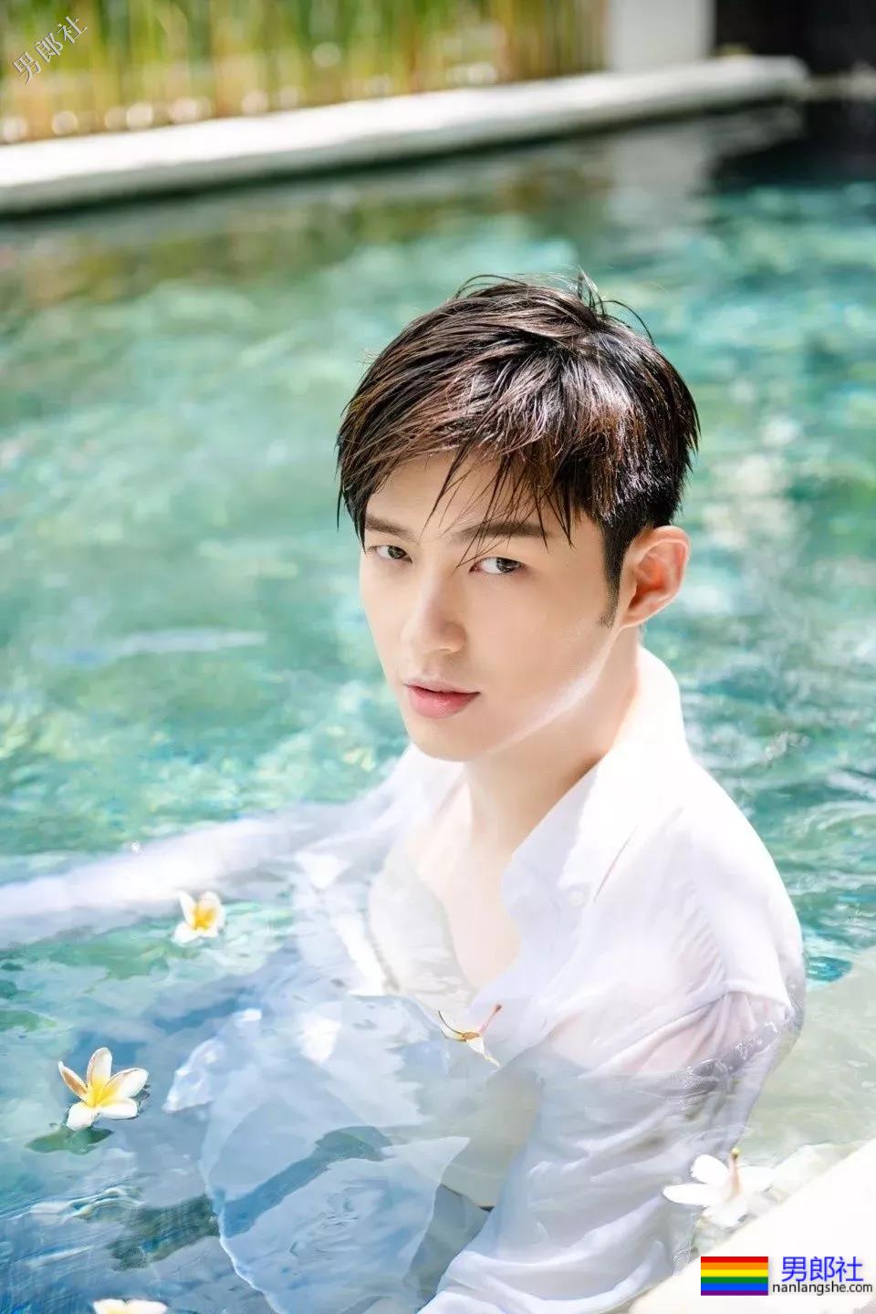 彭昱畅董力出演新版《网球王子》，一水的长腿腹肌小鲜肉！ - 51虹马