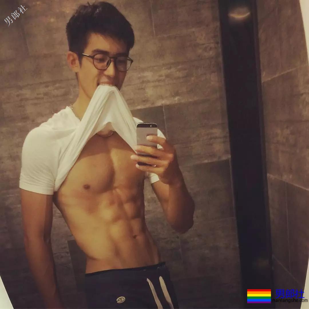 小狼狗的搓衣板黝黑腹肌任你玩！-51虹马