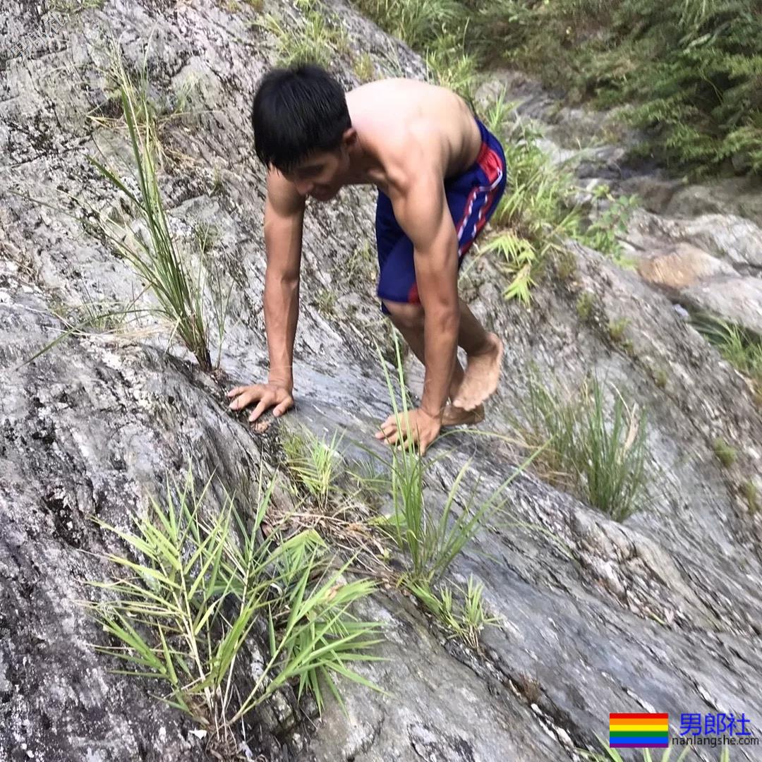 小狼狗的搓衣板黝黑腹肌任你玩！ - 51虹马