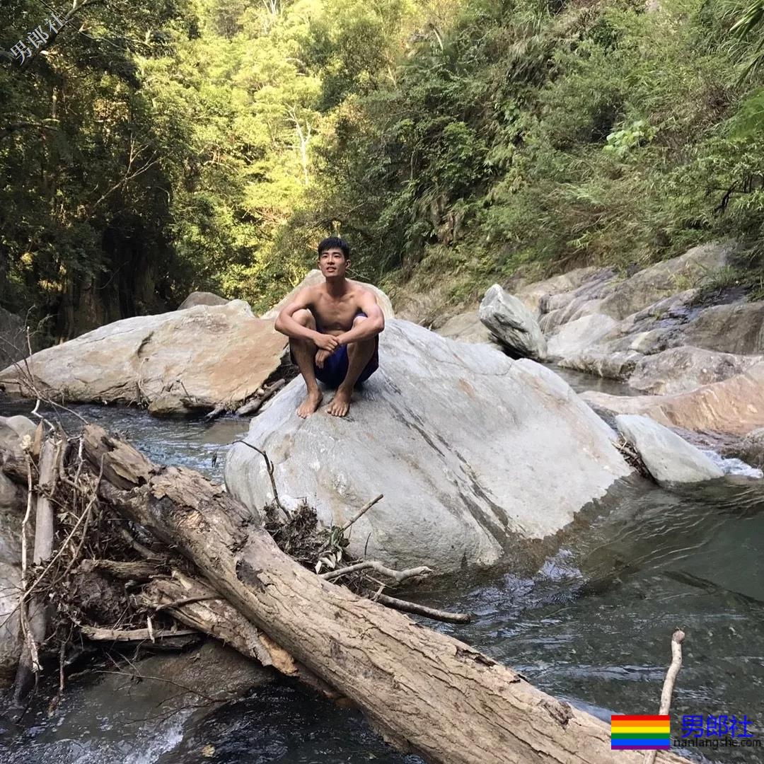 小狼狗的搓衣板黝黑腹肌任你玩！ - 51虹马