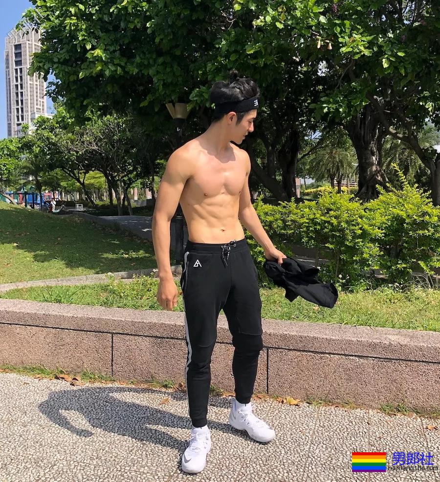 小狼狗的搓衣板黝黑腹肌任你玩！ - 51虹马