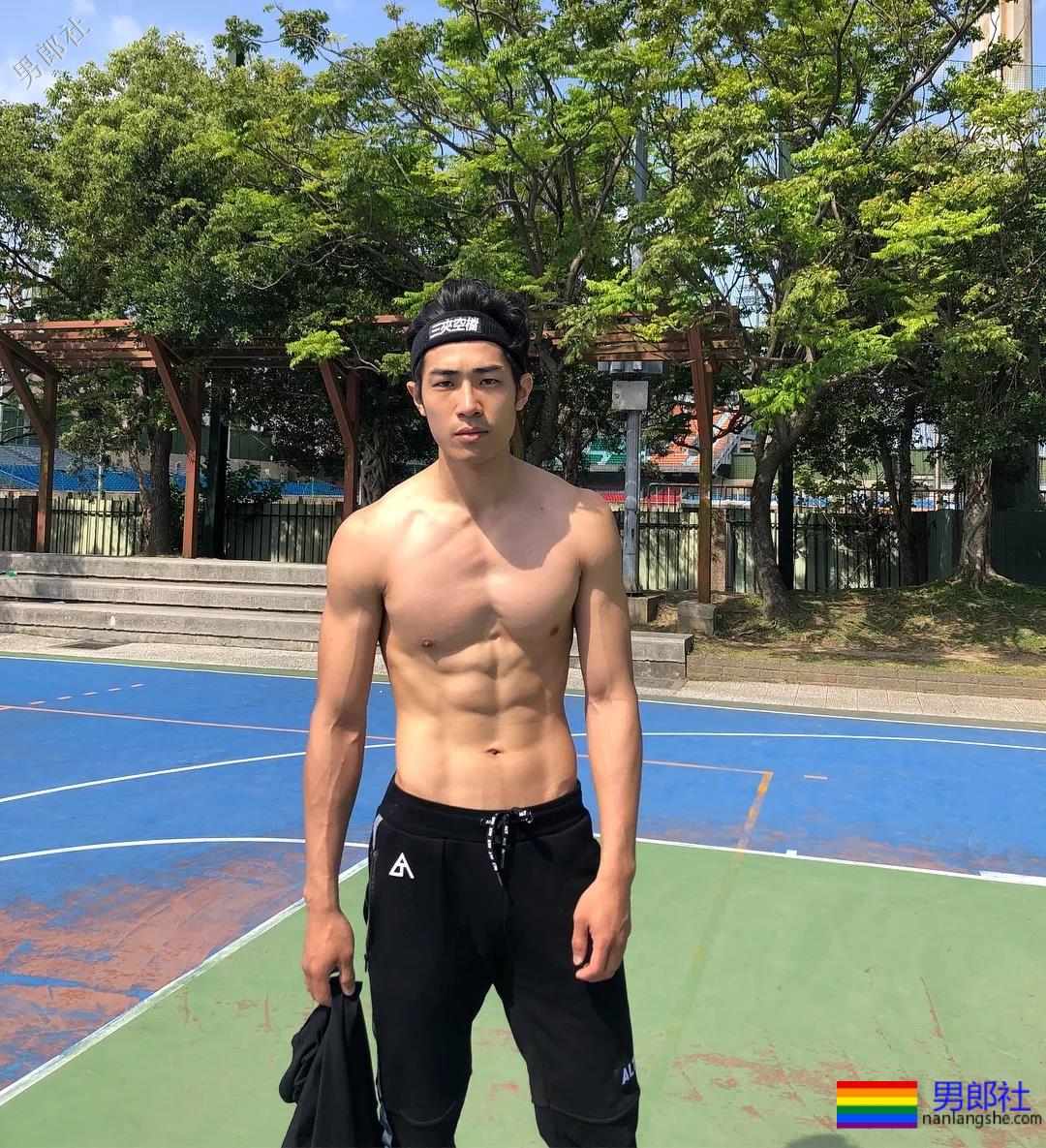 小狼狗的搓衣板黝黑腹肌任你玩！ - 51虹马