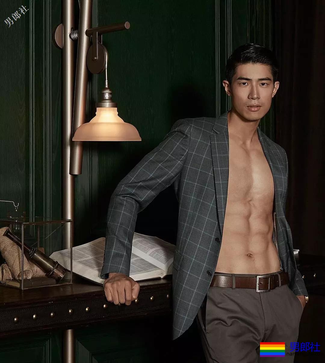 小狼狗的搓衣板黝黑腹肌任你玩！ - 51虹马