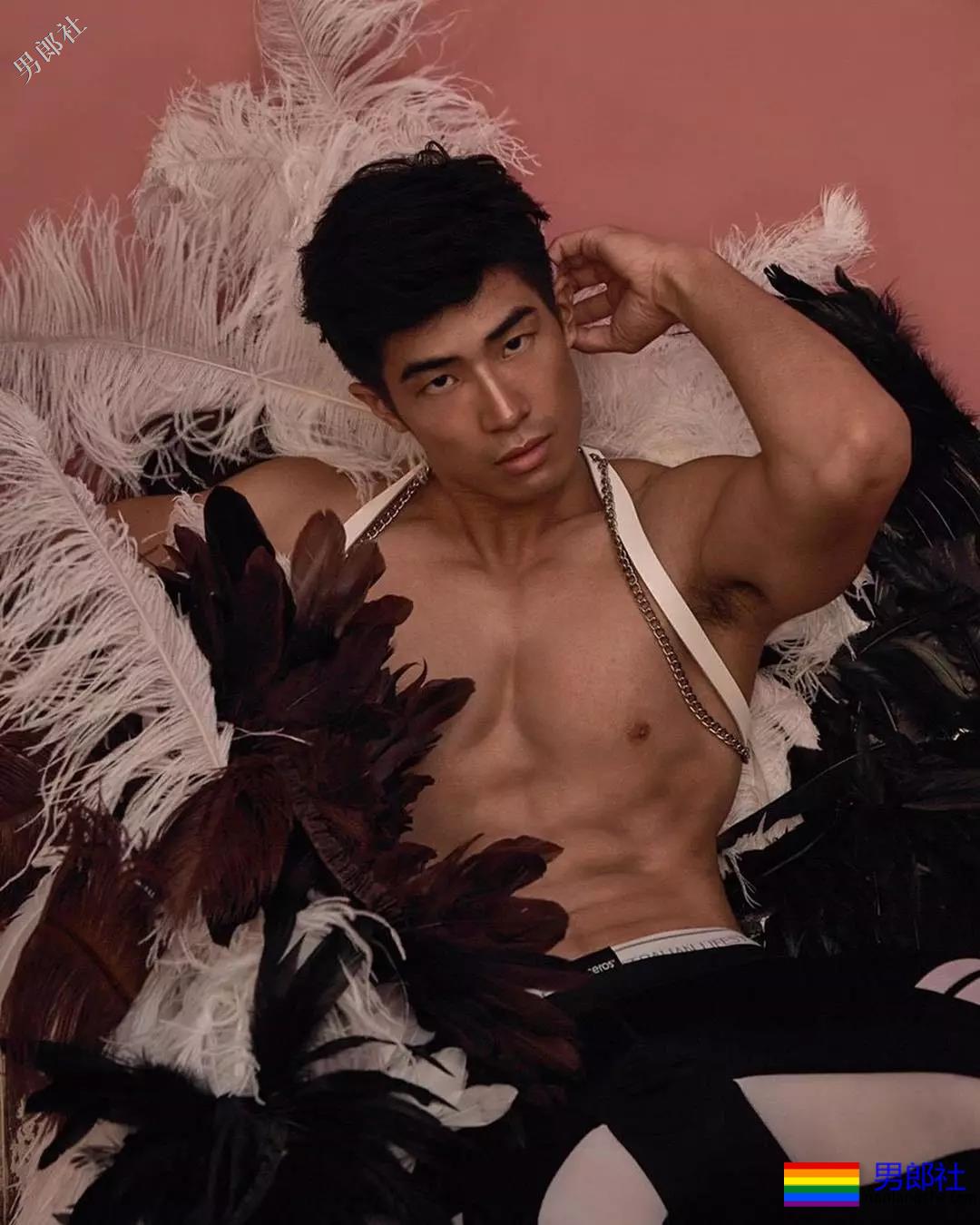 小狼狗的搓衣板黝黑腹肌任你玩！ - 51虹马