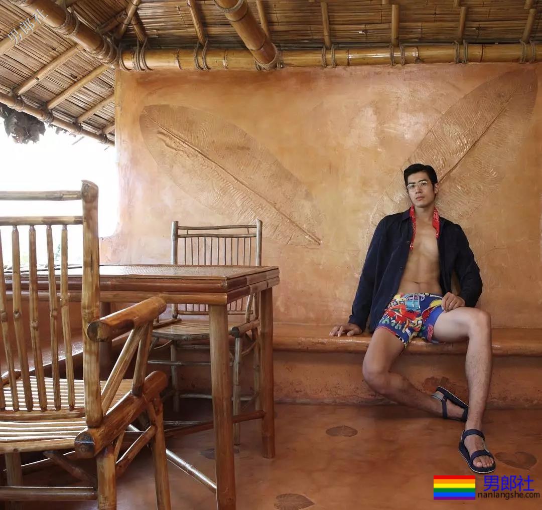 小狼狗的搓衣板黝黑腹肌任你玩！ - 51虹马