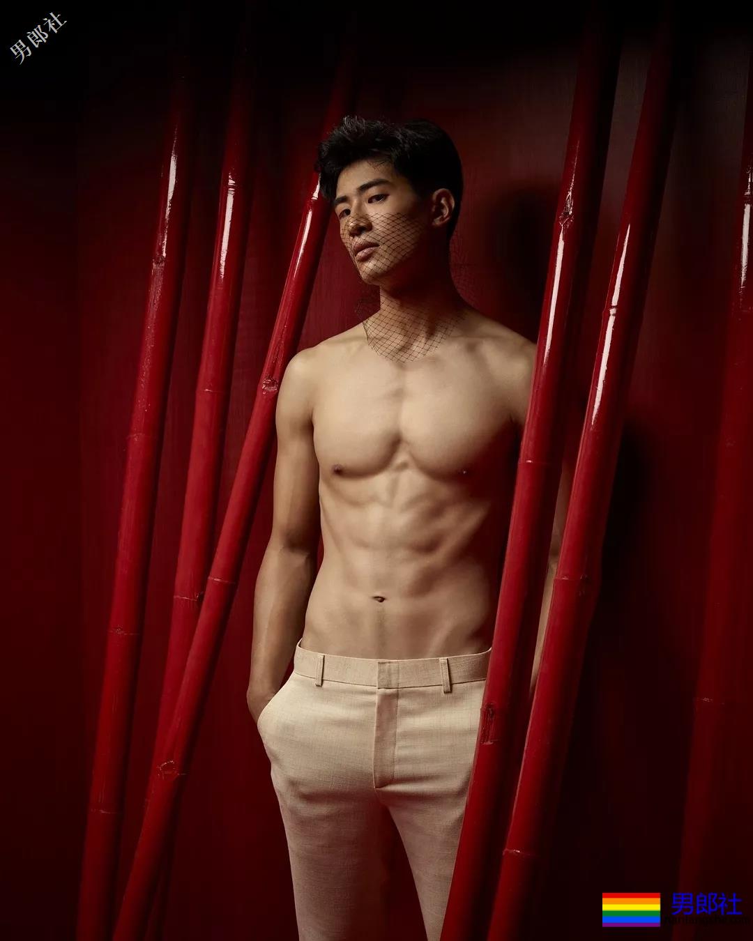 小狼狗的搓衣板黝黑腹肌任你玩！ - 51虹马