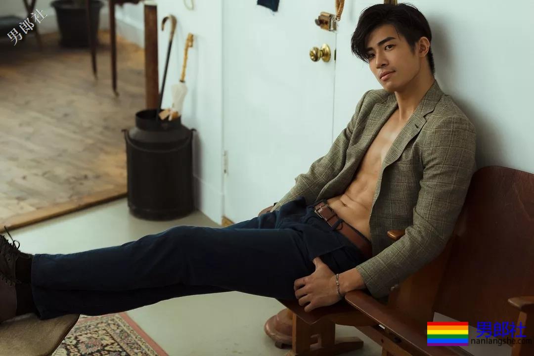 小狼狗的搓衣板黝黑腹肌任你玩！ - 51虹马