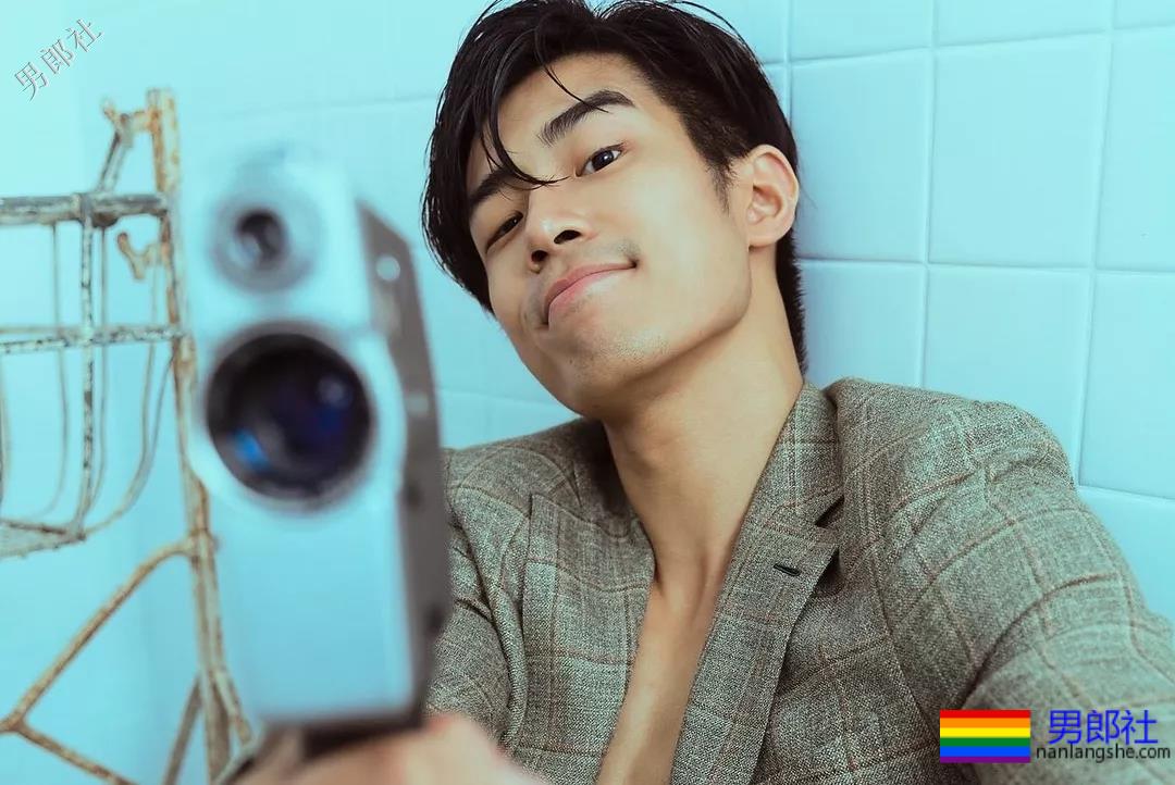 小狼狗的搓衣板黝黑腹肌任你玩！ - 51虹马