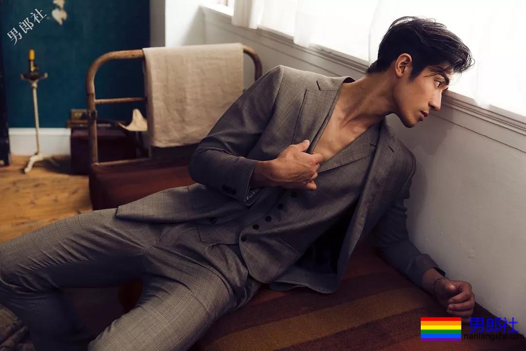 小狼狗的搓衣板黝黑腹肌任你玩！ - 51虹马