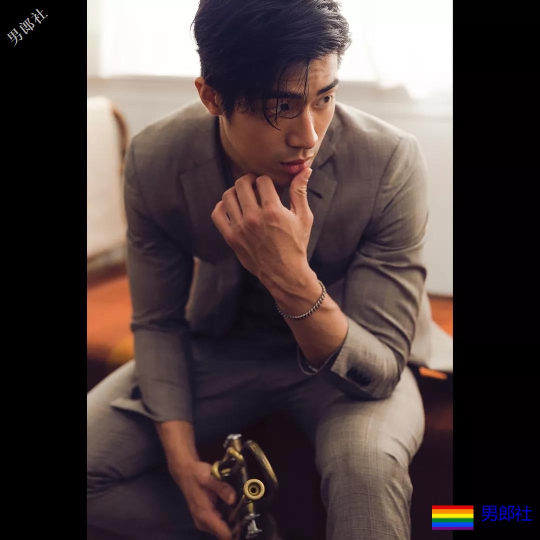 小狼狗的搓衣板黝黑腹肌任你玩！ - 51虹马