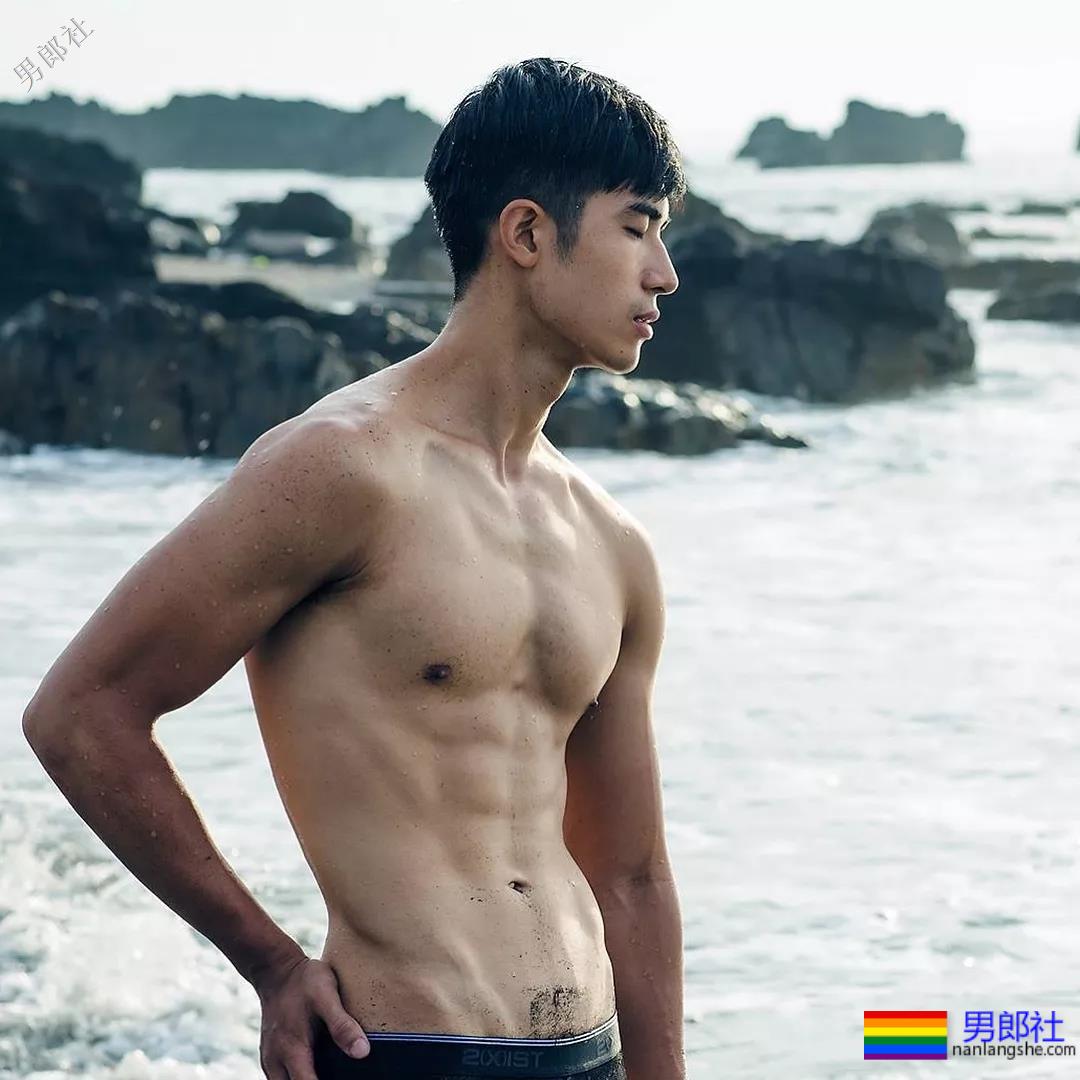 小狼狗的搓衣板黝黑腹肌任你玩！ - 51虹马