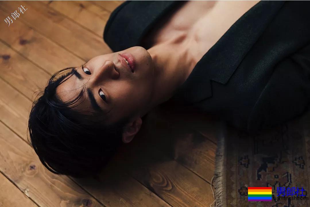 小狼狗的搓衣板黝黑腹肌任你玩！ - 51虹马