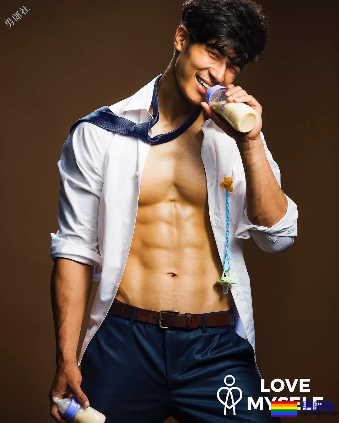 小狼狗的搓衣板黝黑腹肌任你玩！ - 51虹马