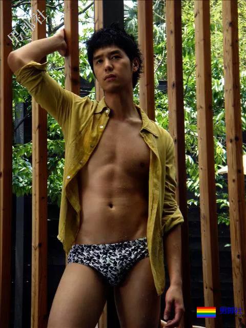 《圈套》比《上瘾》还火？“胡子爸爸”早年写真才是宝藏 - 51虹马