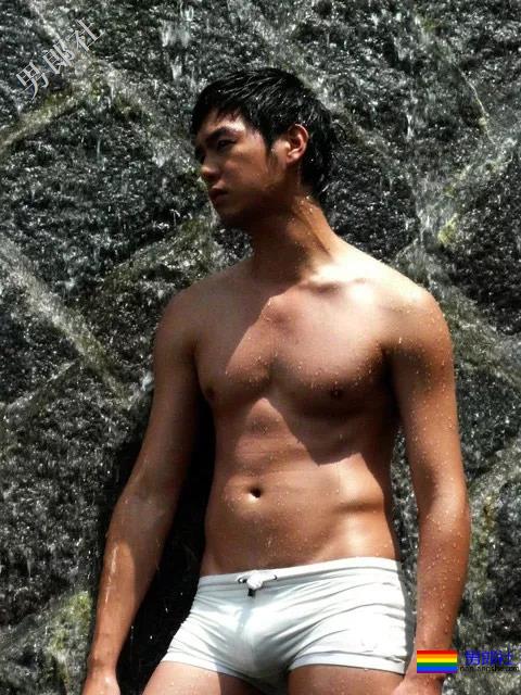 《圈套》比《上瘾》还火？“胡子爸爸”早年写真才是宝藏 - 51虹马