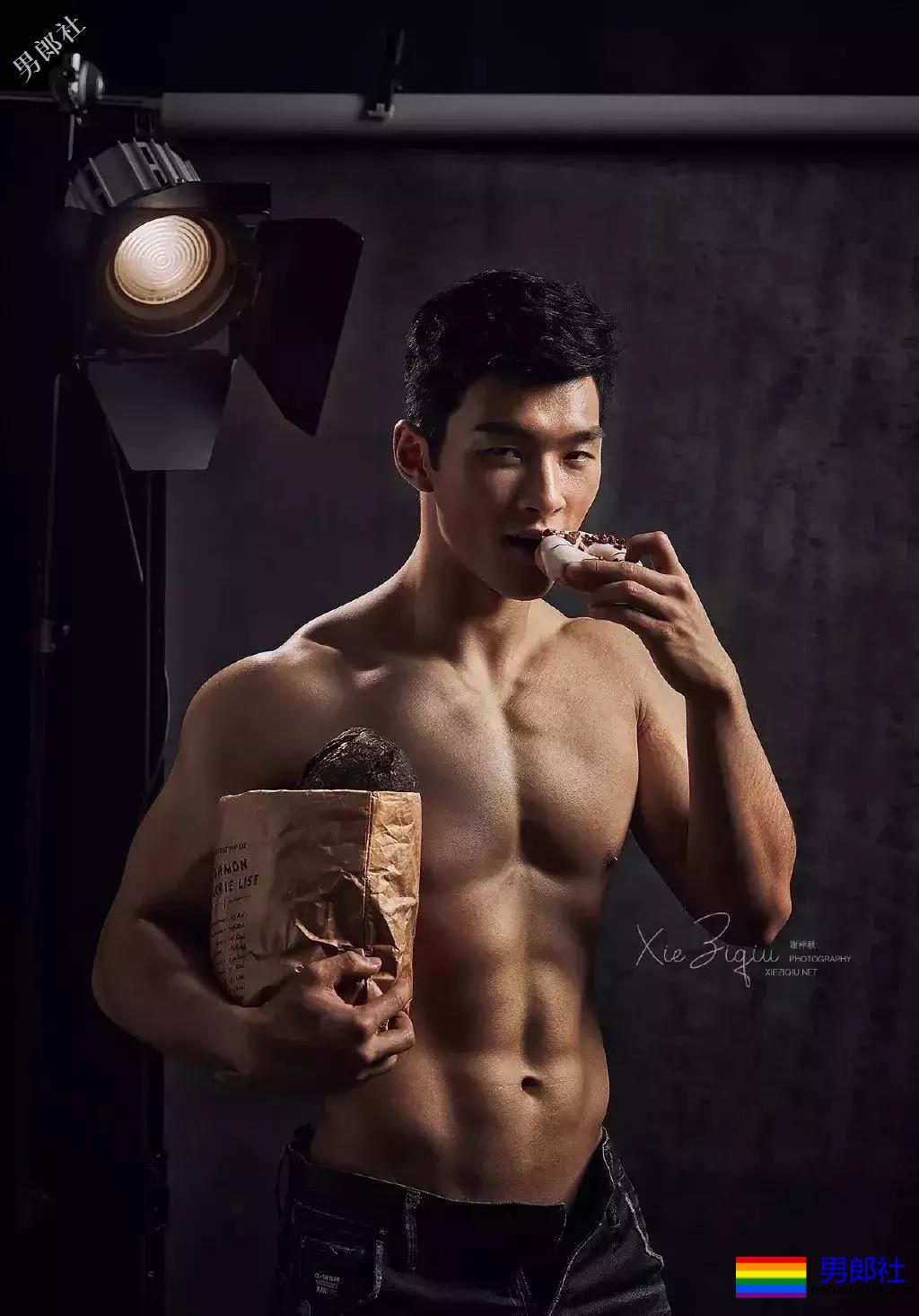 筋肉小狼狗XO空少教练多人在线！ - 51虹马