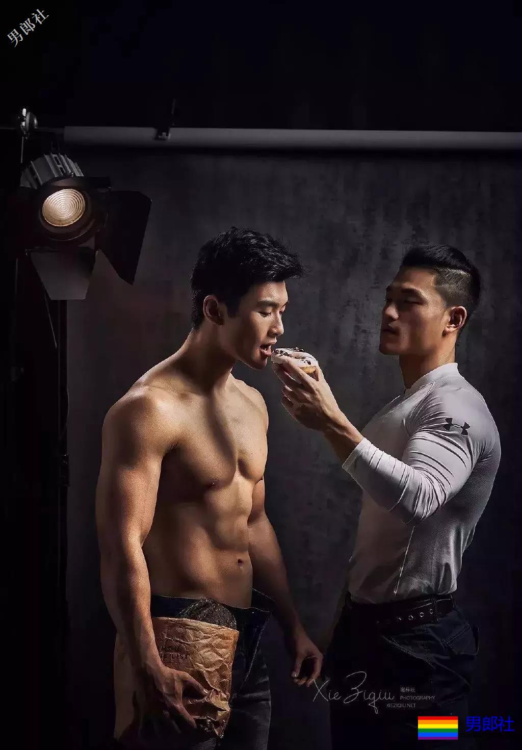 筋肉小狼狗XO空少教练多人在线！ - 51虹马