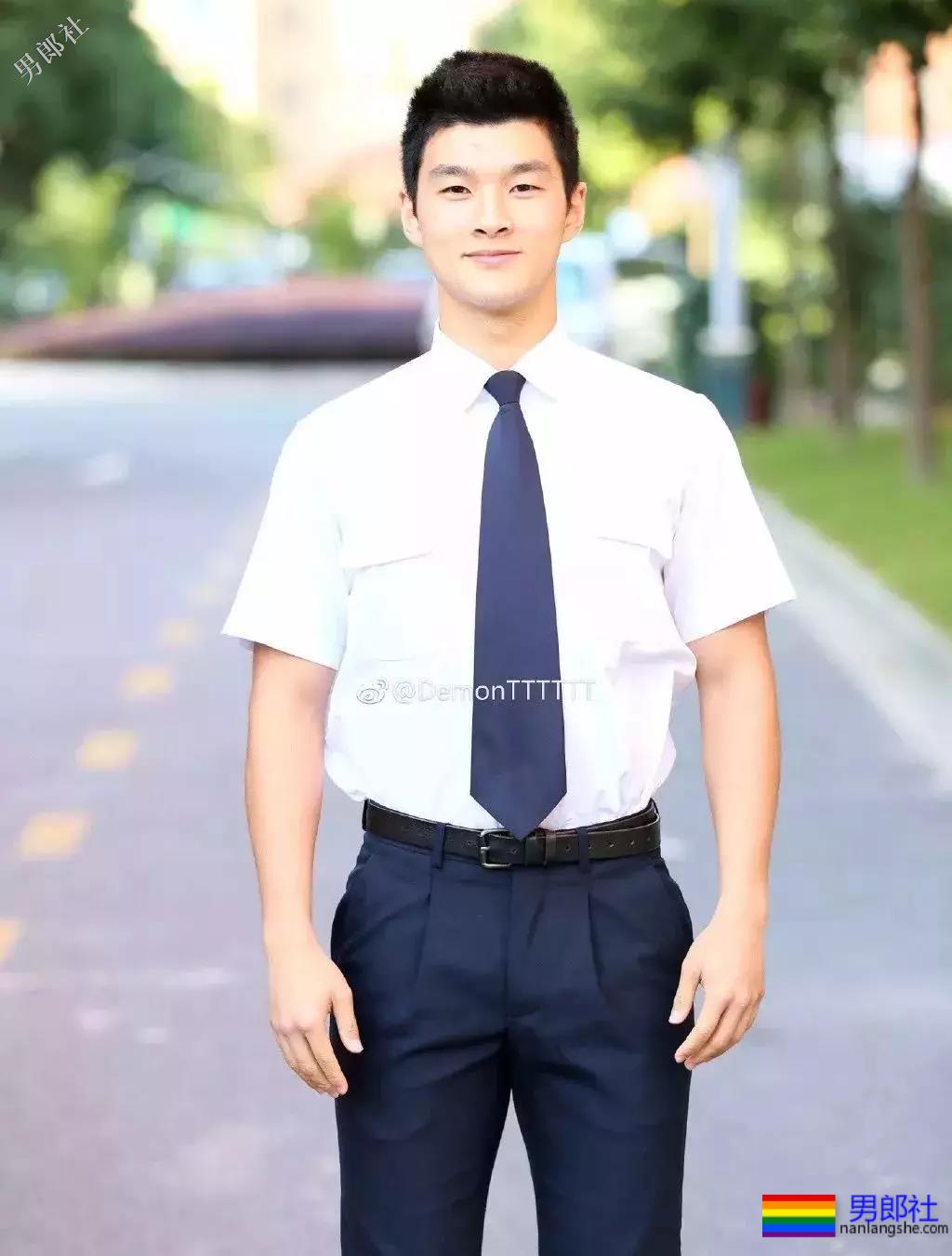 筋肉小狼狗XO空少教练多人在线！ - 51虹马