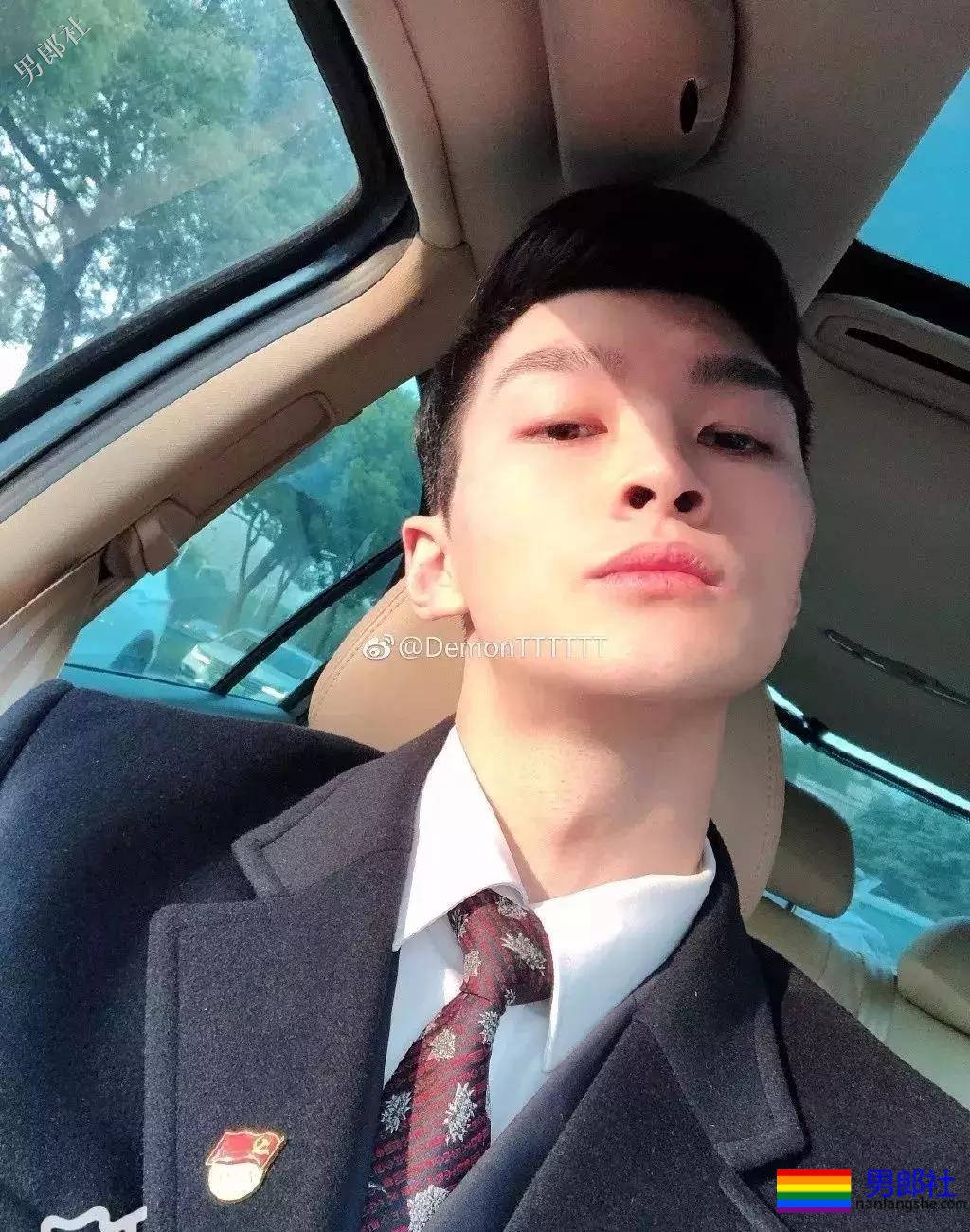 筋肉小狼狗XO空少教练多人在线！ - 51虹马