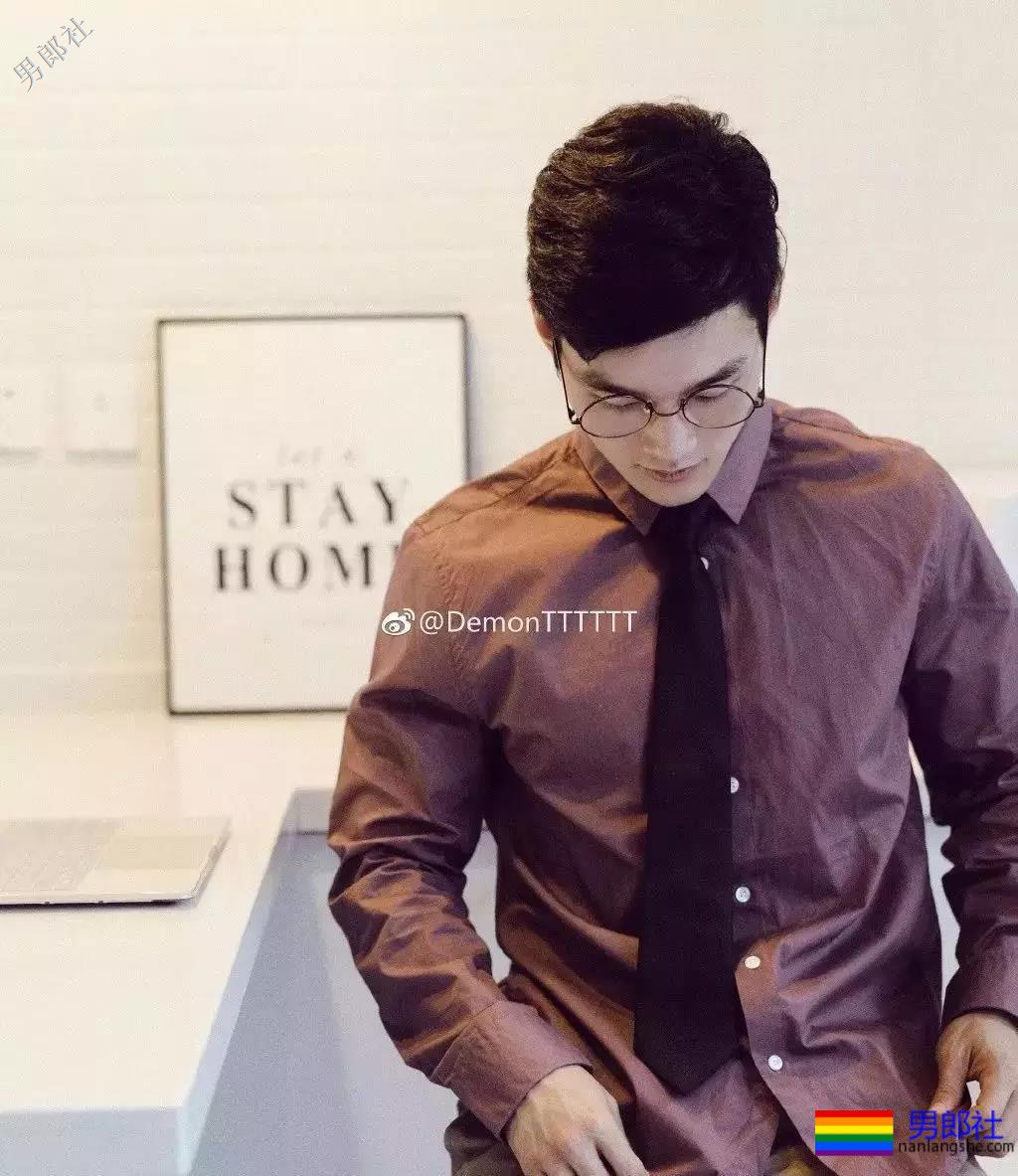 筋肉小狼狗XO空少教练多人在线！ - 51虹马