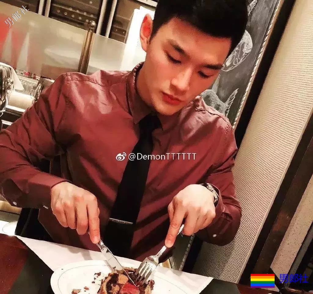 筋肉小狼狗XO空少教练多人在线！ - 51虹马