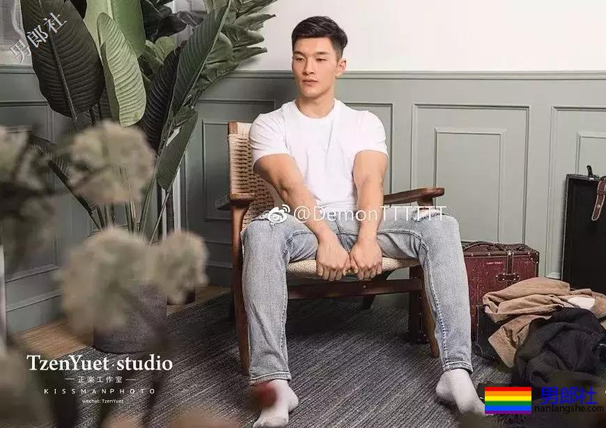 筋肉小狼狗XO空少教练多人在线！ - 51虹马