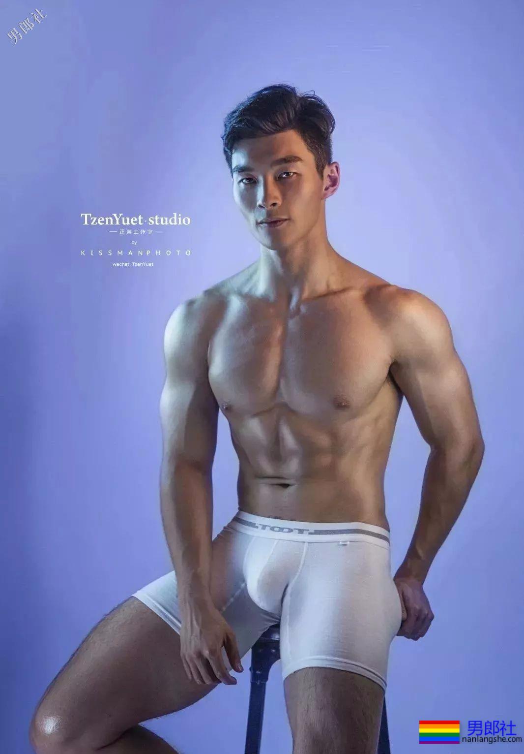 筋肉小狼狗XO空少教练多人在线！ - 51虹马