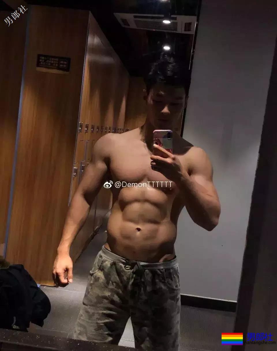 筋肉小狼狗XO空少教练多人在线！ - 51虹马