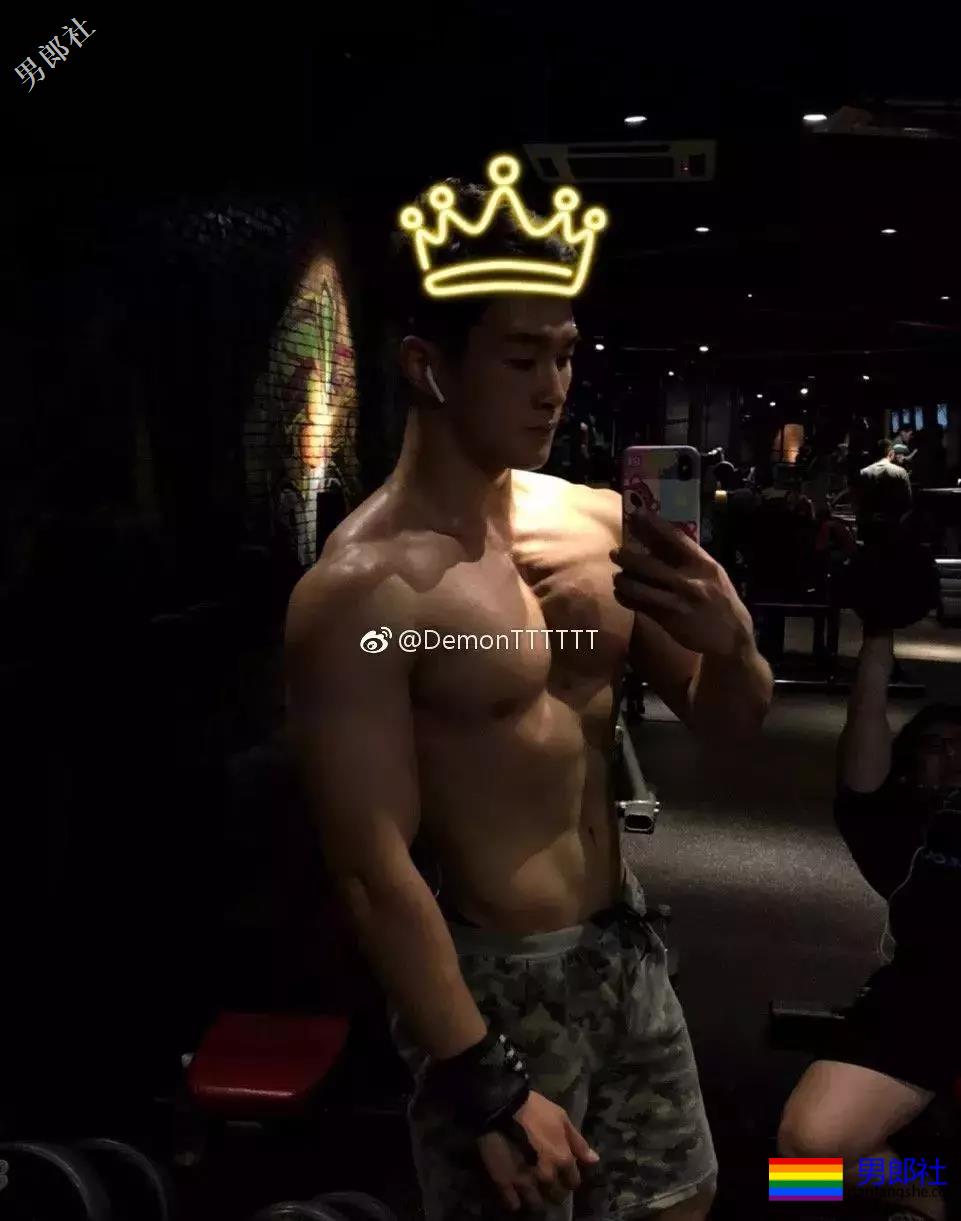 筋肉小狼狗XO空少教练多人在线！ - 51虹马