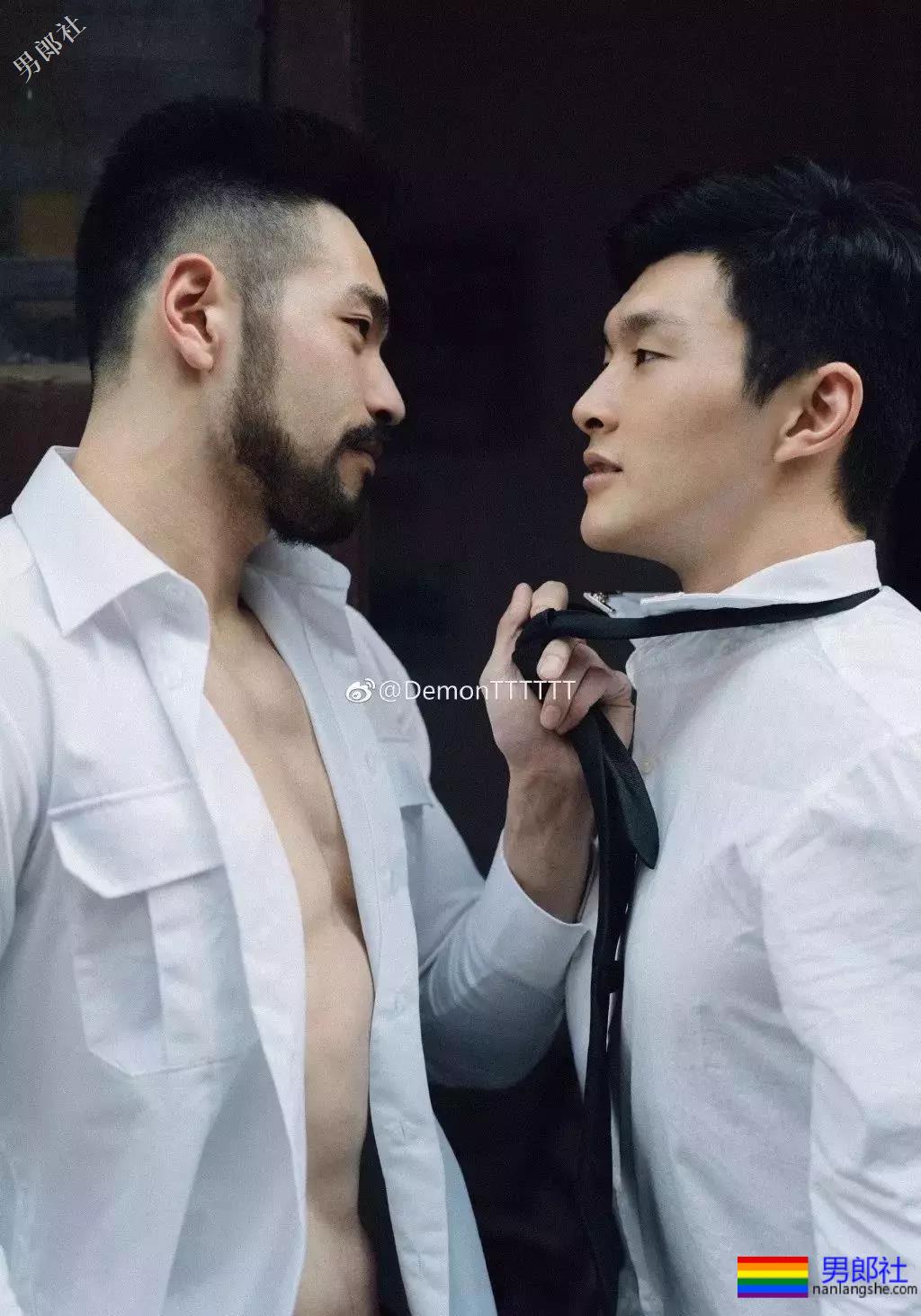 筋肉小狼狗XO空少教练多人在线！ - 51虹马