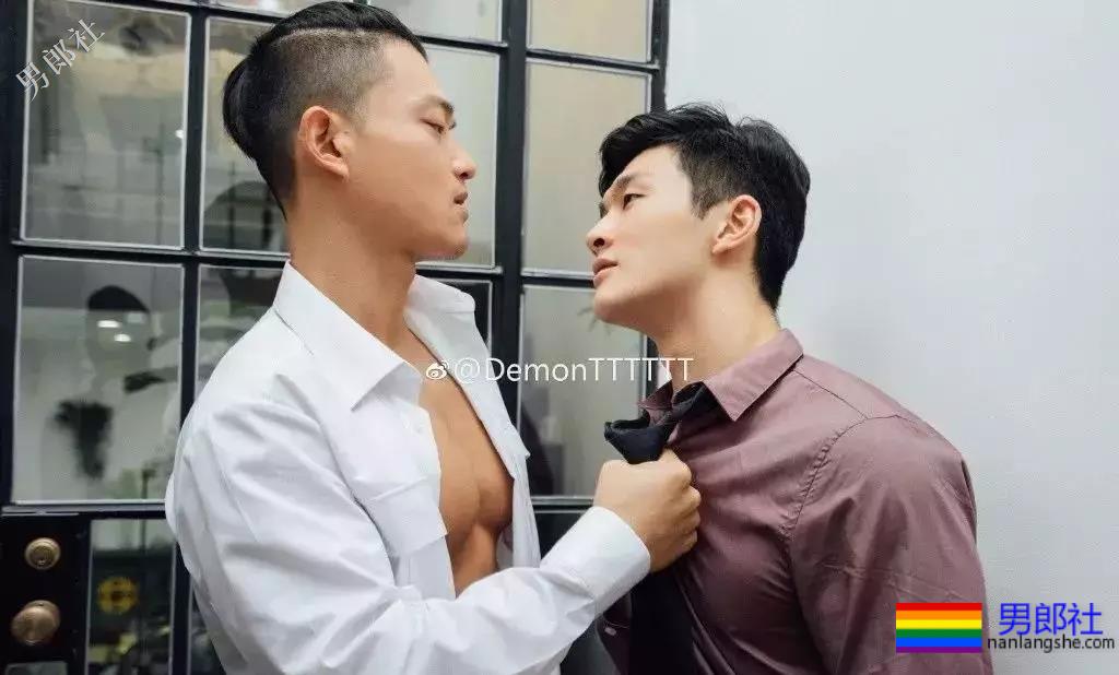 筋肉小狼狗XO空少教练多人在线！ - 51虹马