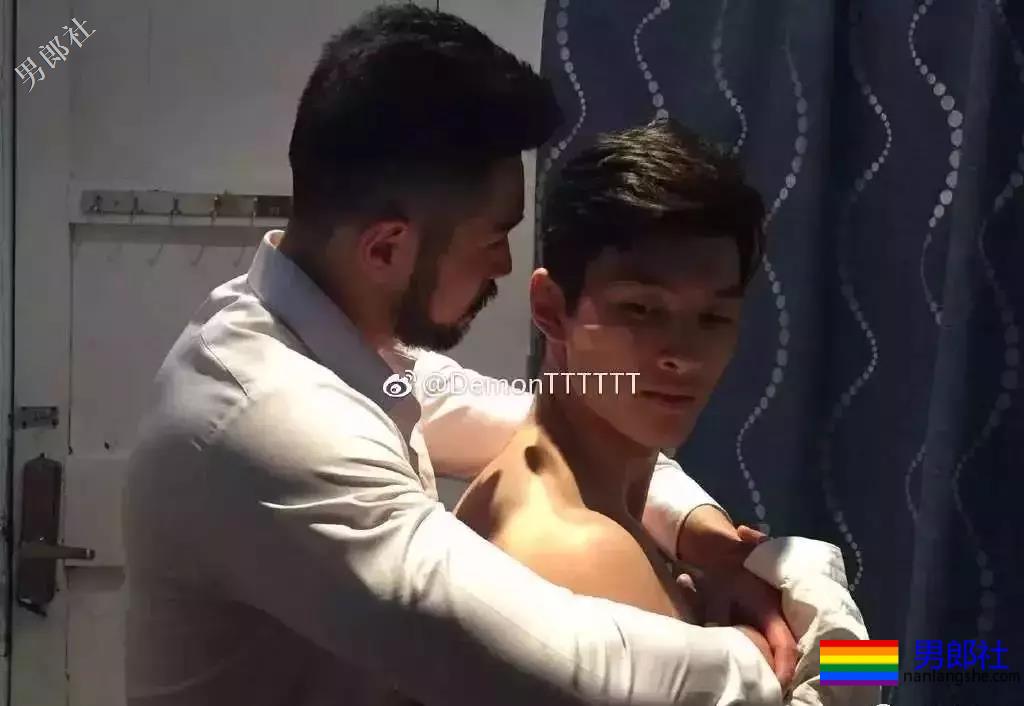 筋肉小狼狗XO空少教练多人在线！ - 51虹马