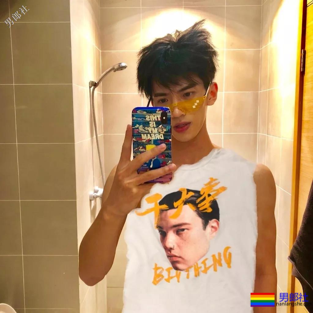 热综小狼狗8块腹肌嘎崩脆，这些宝藏男孩绝对让你心动！ - 51虹马