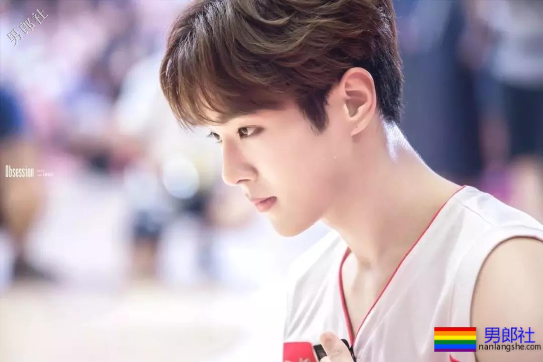 热综小狼狗8块腹肌嘎崩脆，这些宝藏男孩绝对让你心动！ - 51虹马