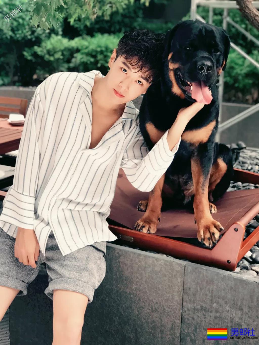 热综小狼狗8块腹肌嘎崩脆，这些宝藏男孩绝对让你心动！ - 51虹马