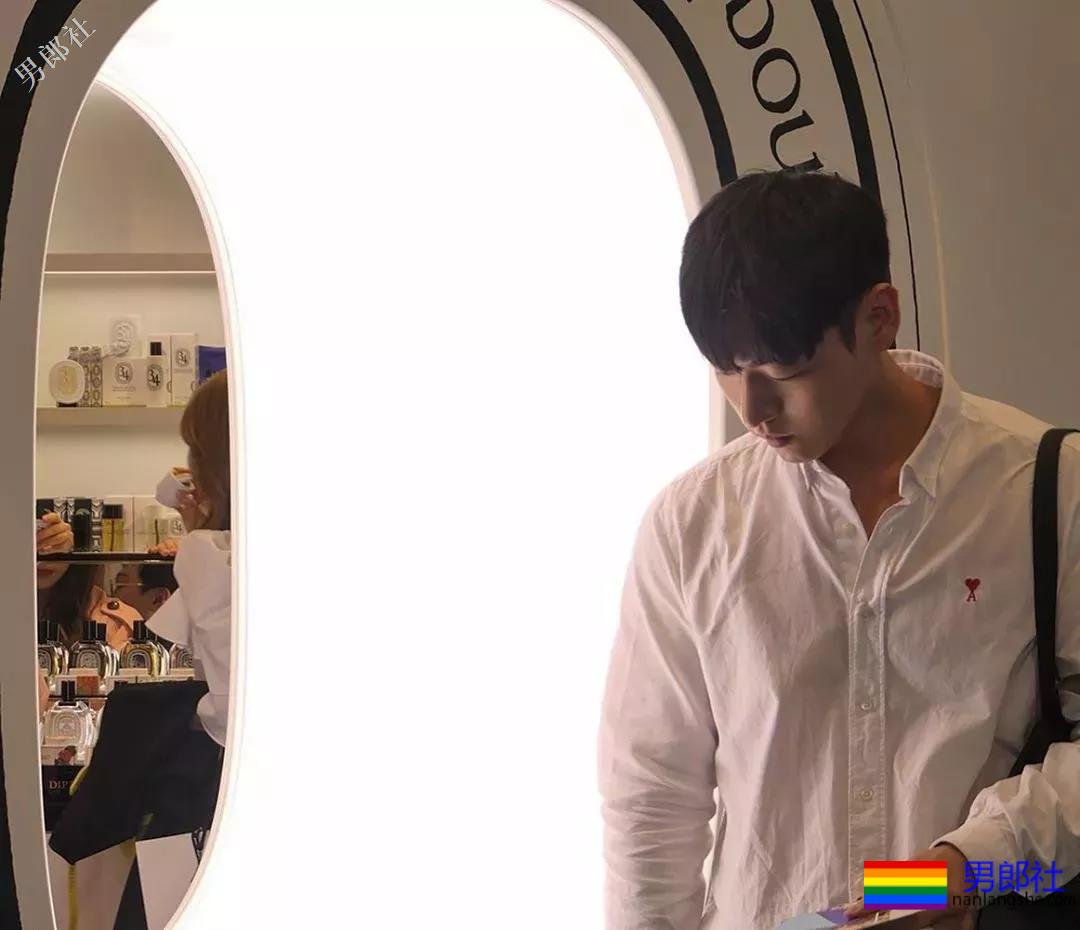 筋肉小狼狗泳裤名媛,大胸翘臀还很显big~-51虹马